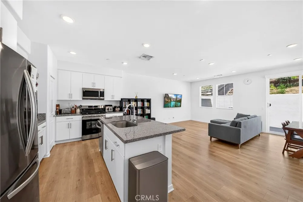 306 Vista Drive #103 La Habra, CA 90631