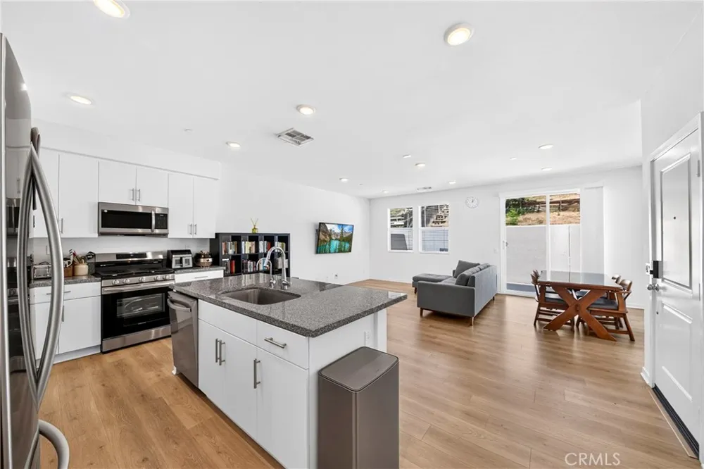 306 Vista Drive #103 La Habra, CA 90631