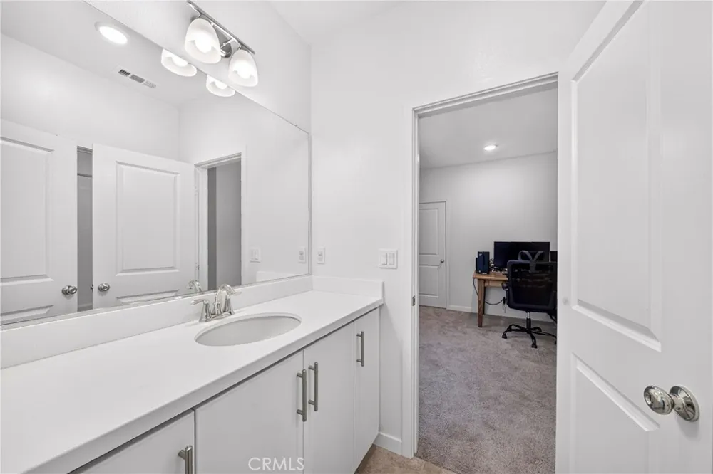 306 Vista Drive #103 La Habra, CA 90631