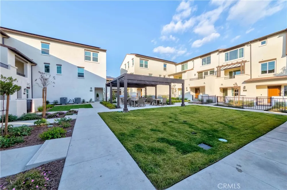 306 Vista Drive #103 La Habra, CA 90631