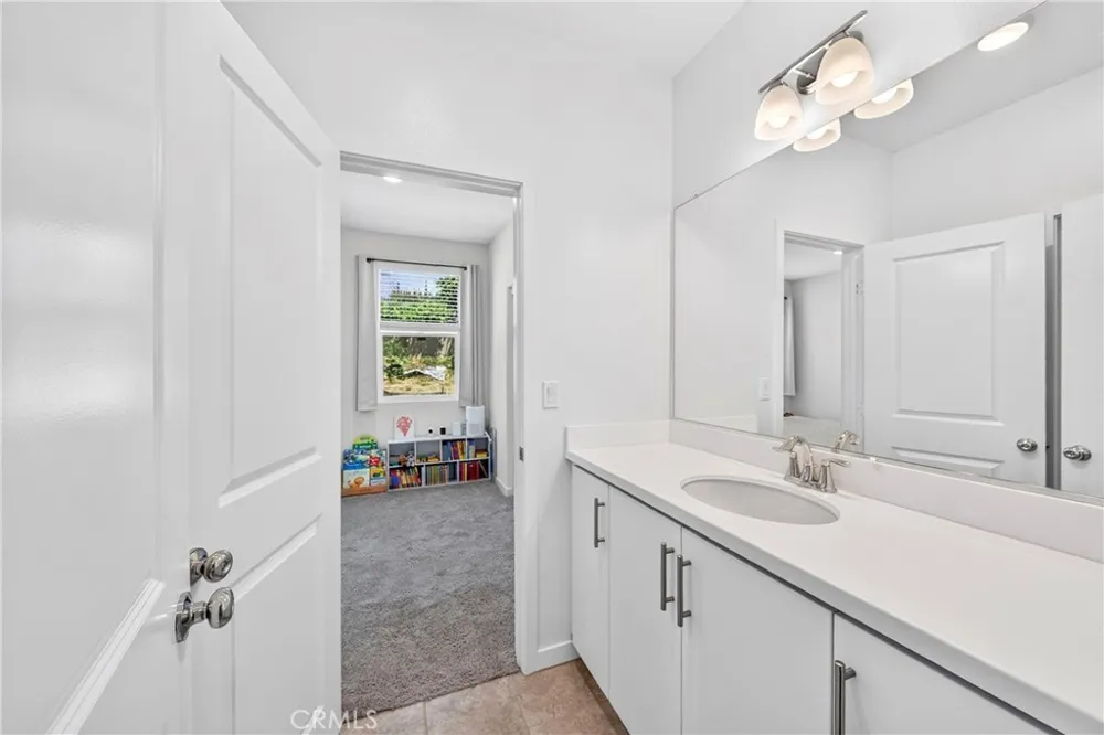 306 Vista Drive #103 La Habra, CA 90631