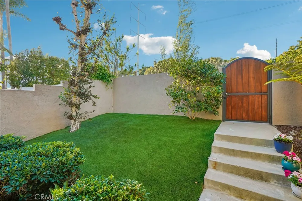 638 Rosecrans Avenue Manhattan Beach, CA 90266