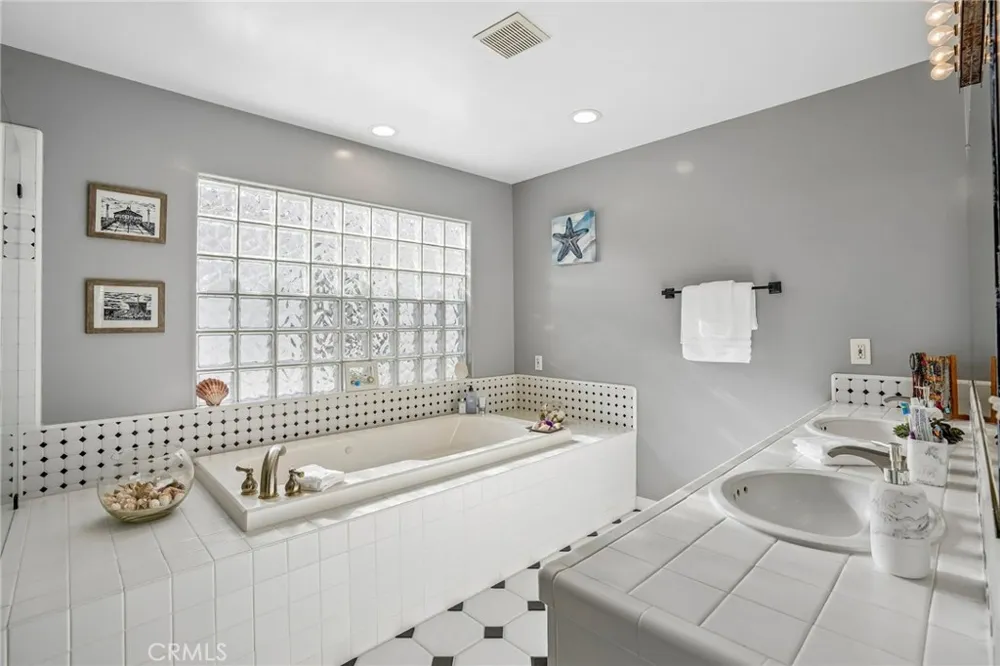 638 Rosecrans Avenue Manhattan Beach, CA 90266