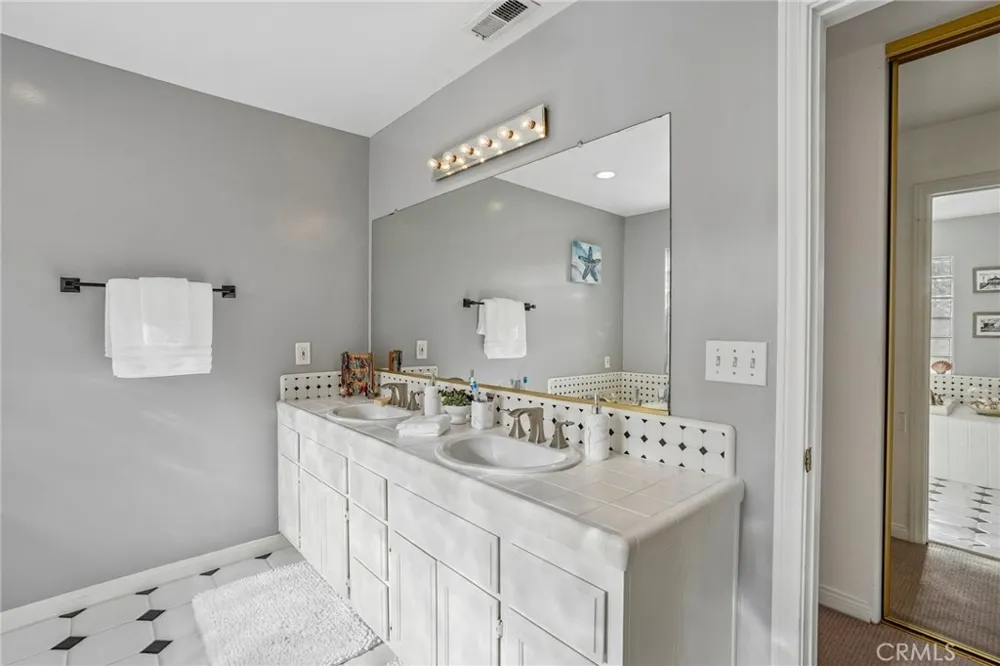 638 Rosecrans Avenue Manhattan Beach, CA 90266