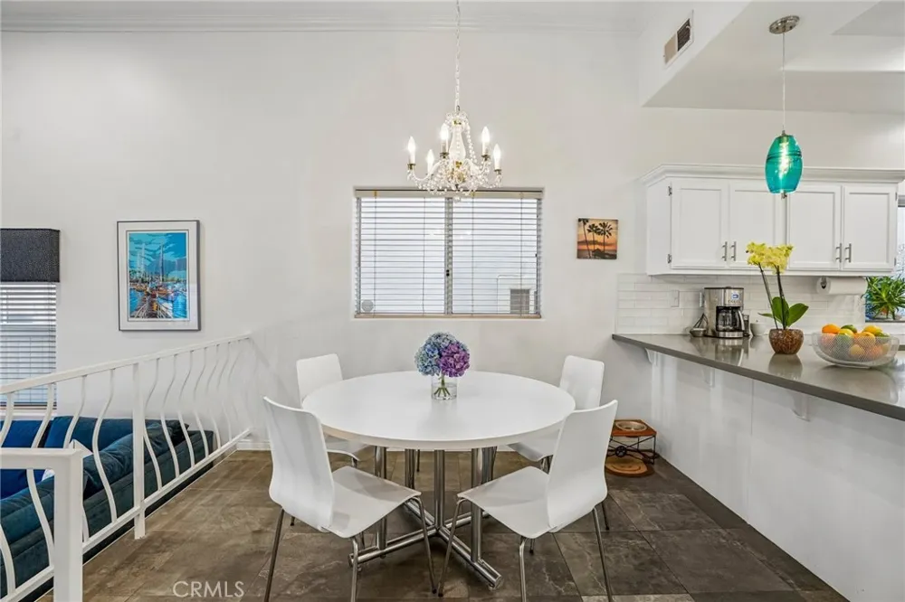 638 Rosecrans Avenue Manhattan Beach, CA 90266