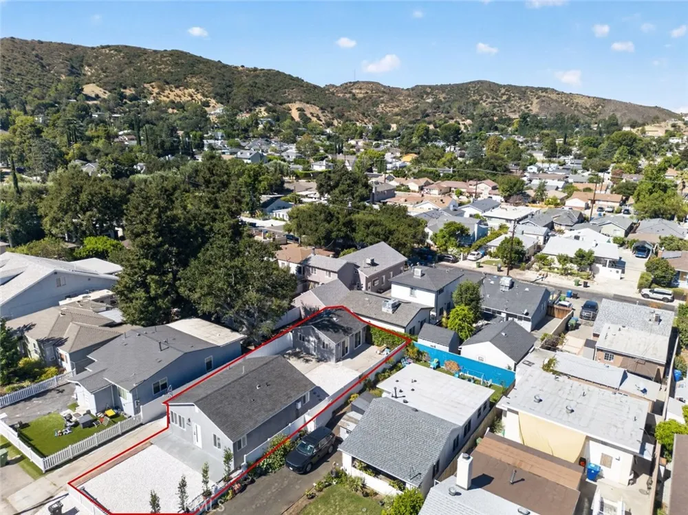 10335 Scoville Avenue Sunland, CA 91040