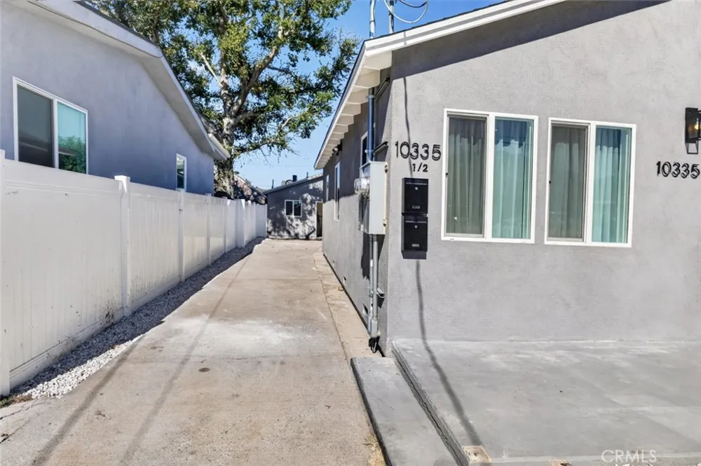 10335 Scoville Avenue Sunland, CA 91040