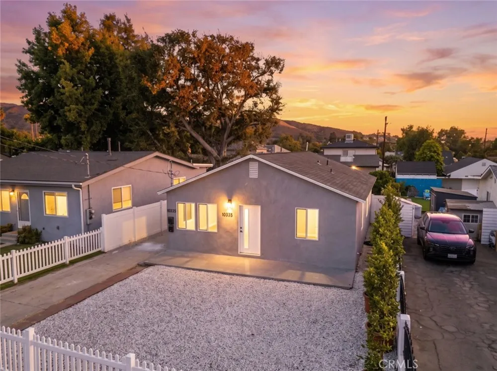 10335 Scoville Avenue Sunland, CA 91040