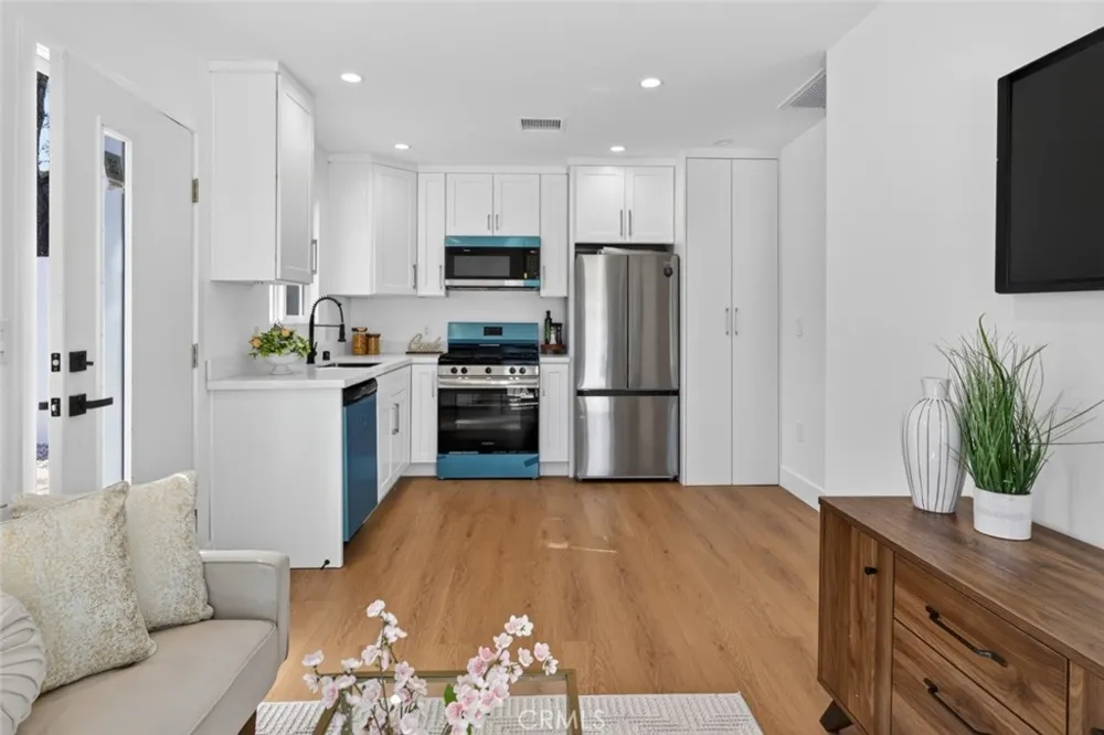 10335 Scoville Avenue Sunland, CA 91040