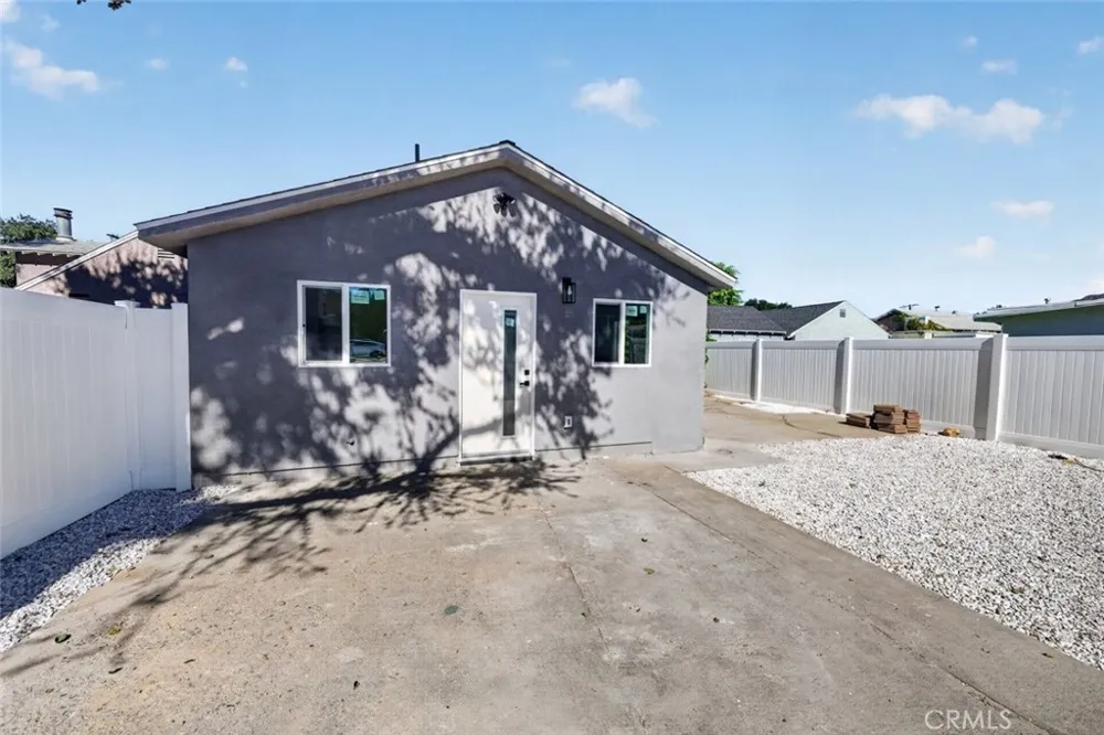 10335 Scoville Avenue Sunland, CA 91040