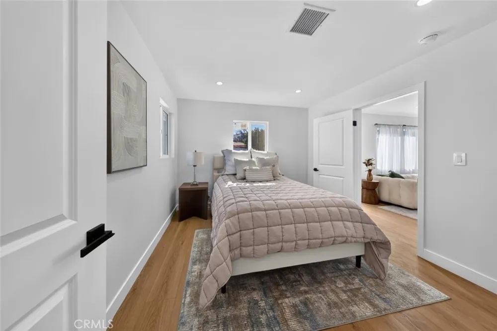 10335 Scoville Avenue Sunland, CA 91040