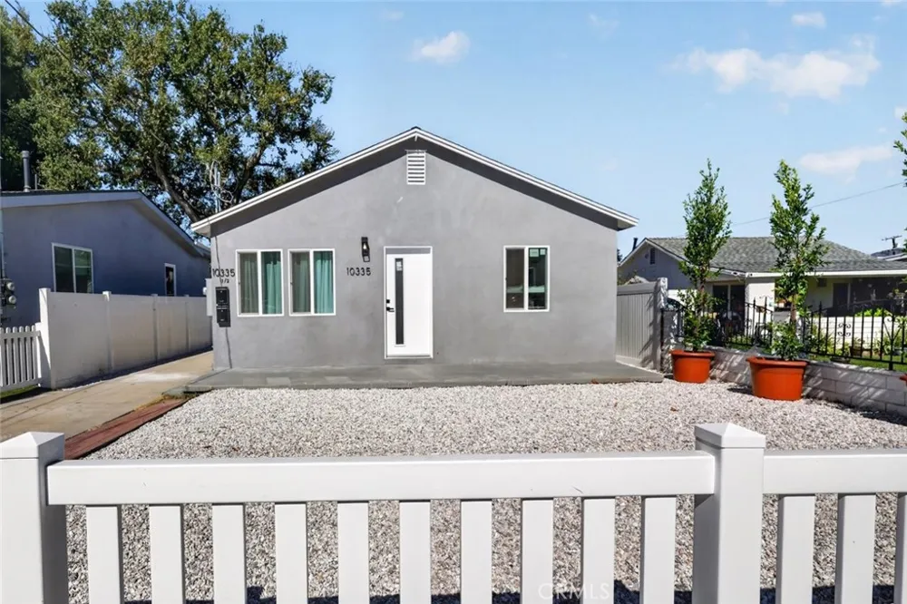 10335 Scoville Avenue Sunland, CA 91040