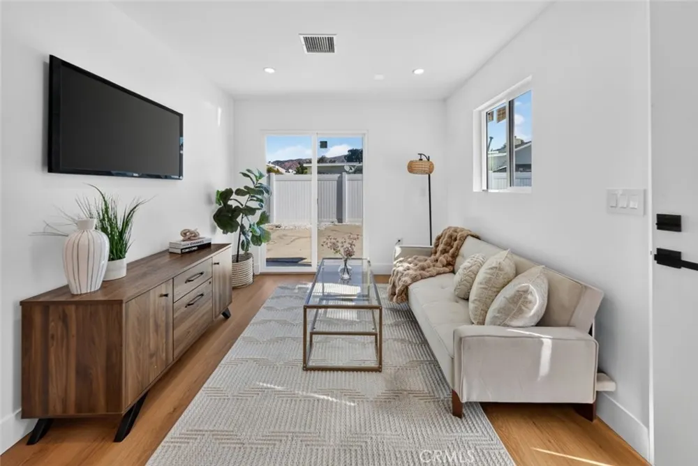 10335 Scoville Avenue Sunland, CA 91040
