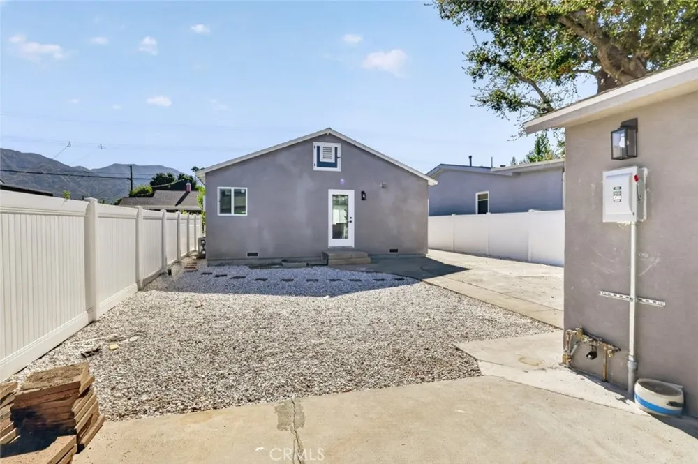 10335 Scoville Avenue Sunland, CA 91040
