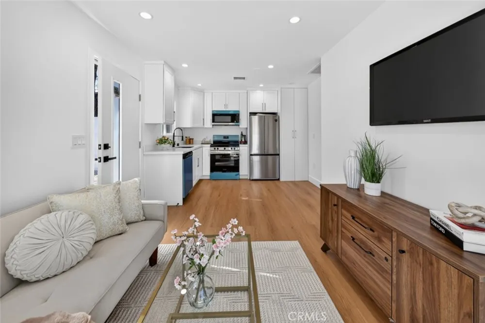 10335 Scoville Avenue Sunland, CA 91040