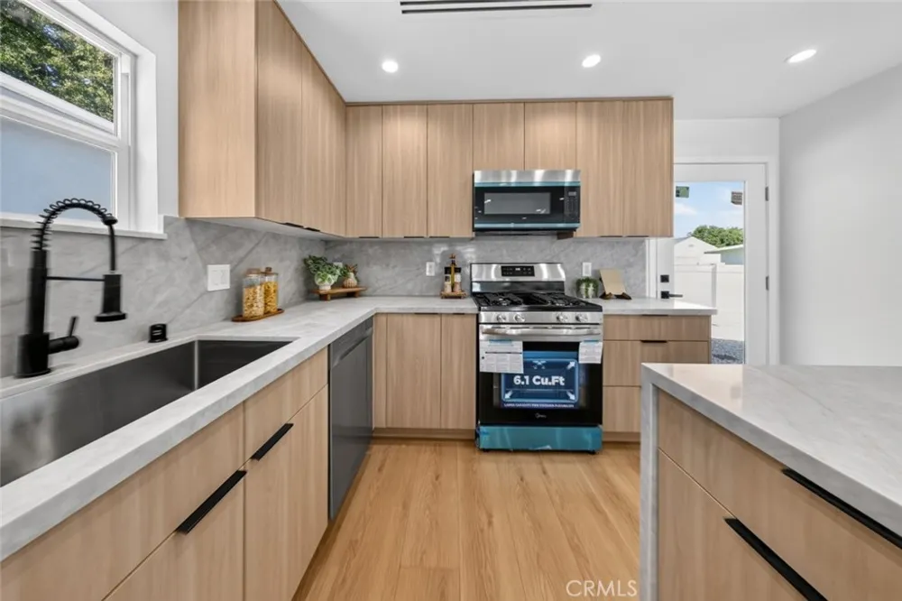10335 Scoville Avenue Sunland, CA 91040