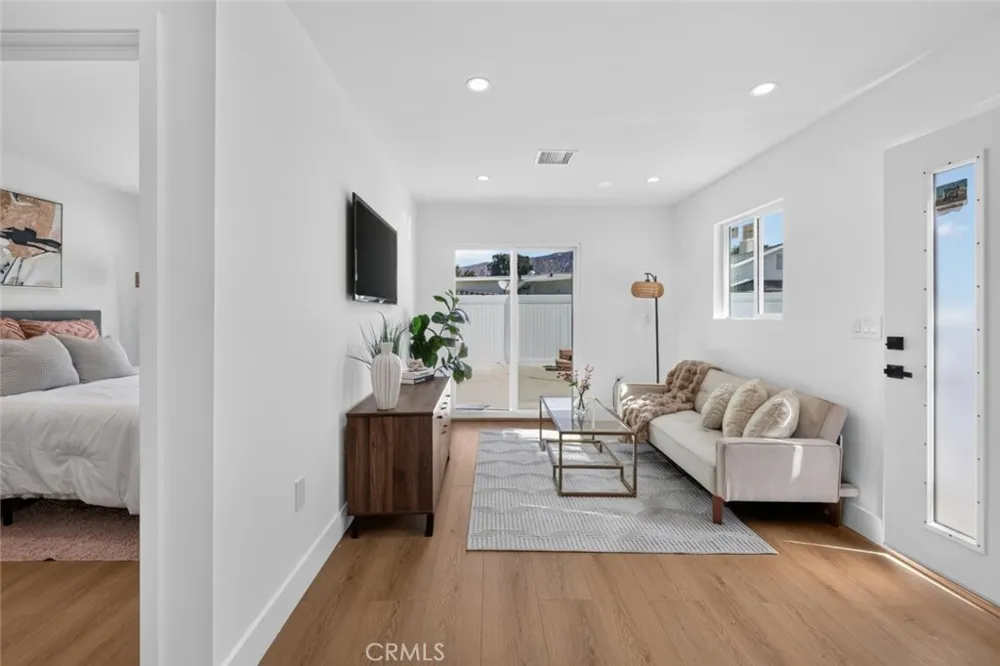 10335 Scoville Avenue Sunland, CA 91040