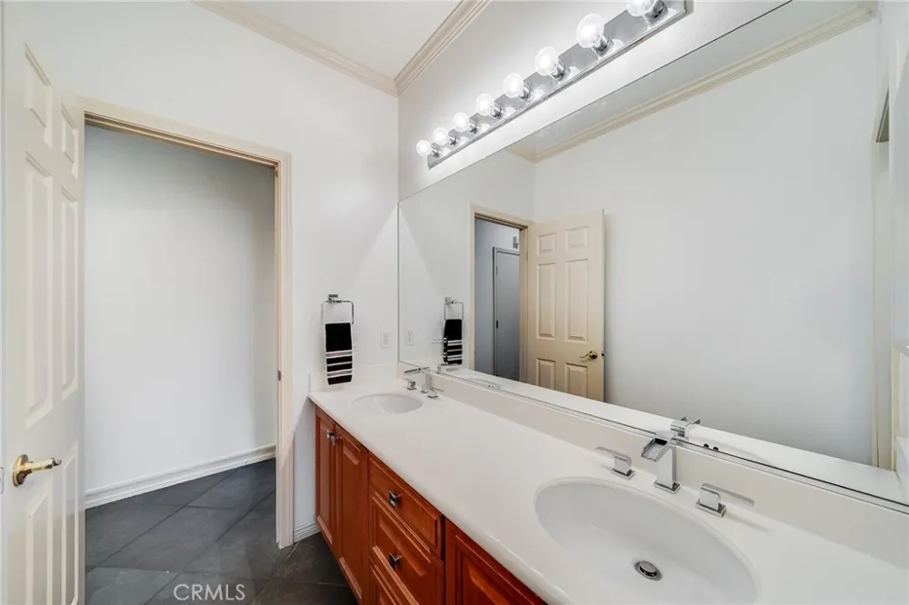 2 Avenida Cristal San Clemente, CA 92673