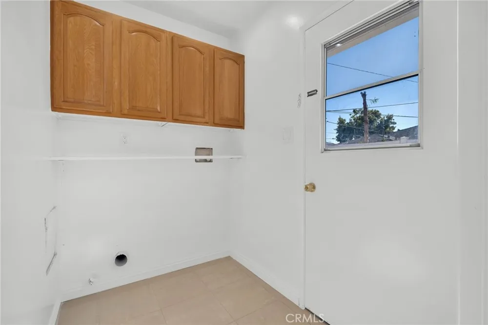 11945 209th Lakewood, CA 90715