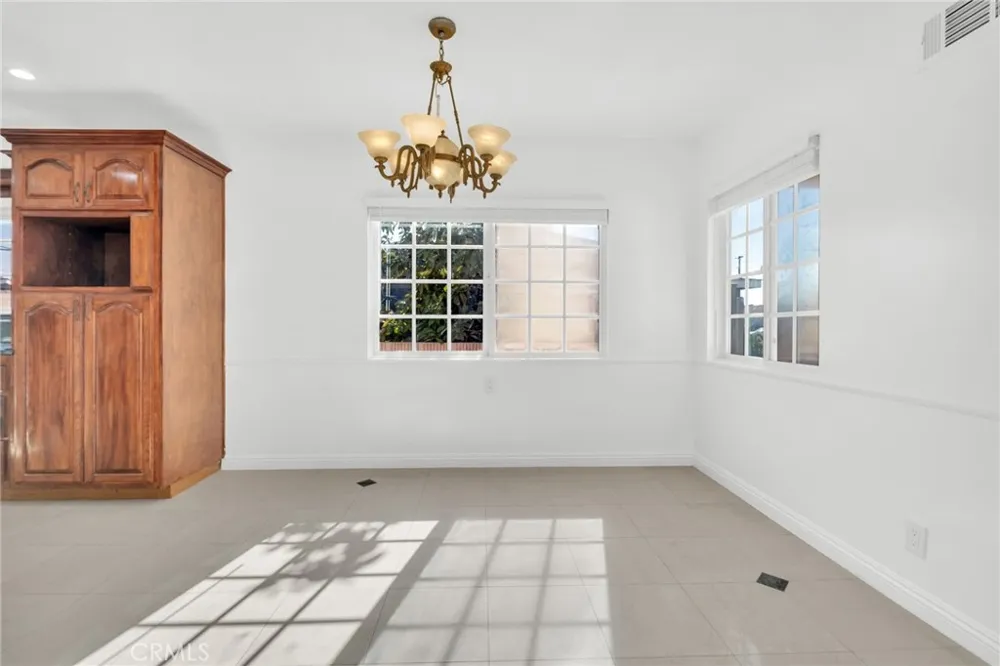 11945 209th Lakewood, CA 90715