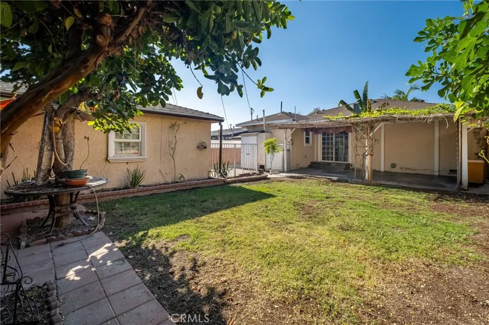 11945 209th Lakewood, CA 90715