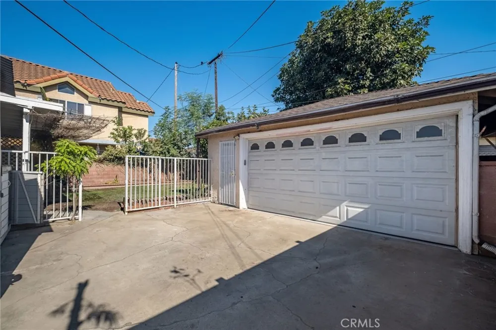 11945 209th Lakewood, CA 90715