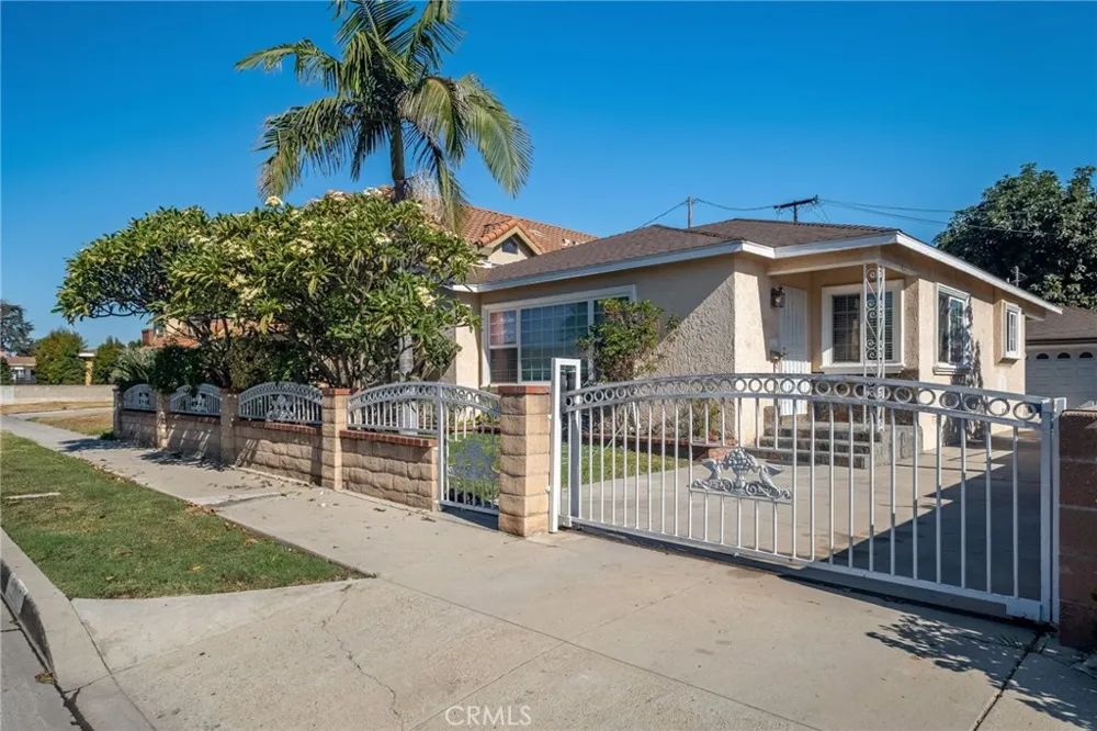 11945 209th Lakewood, CA 90715
