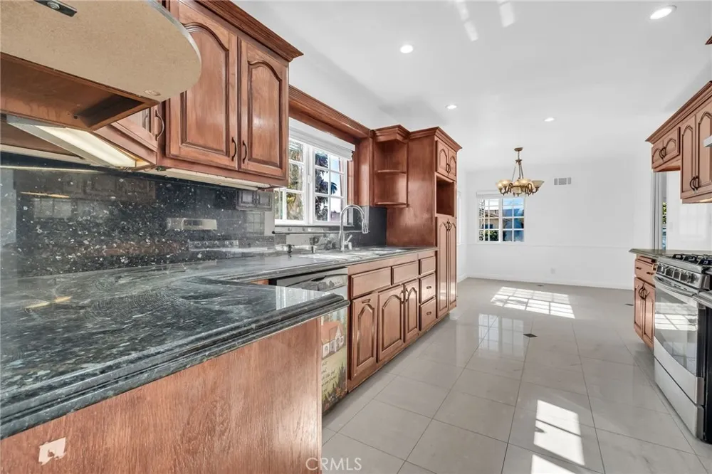 11945 209th Lakewood, CA 90715