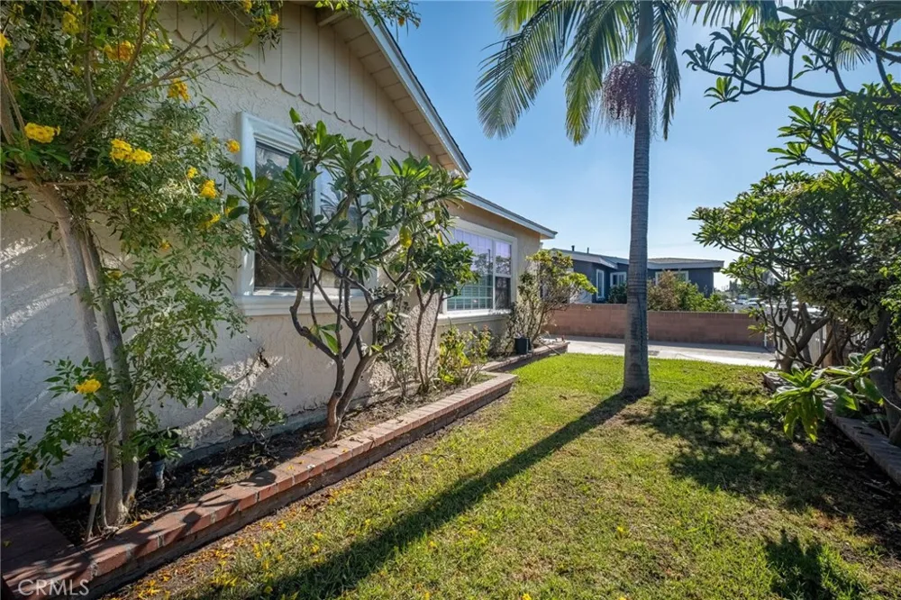 11945 209th Lakewood, CA 90715