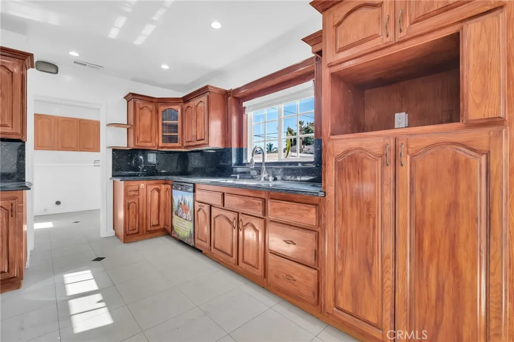 11945 209th Lakewood, CA 90715