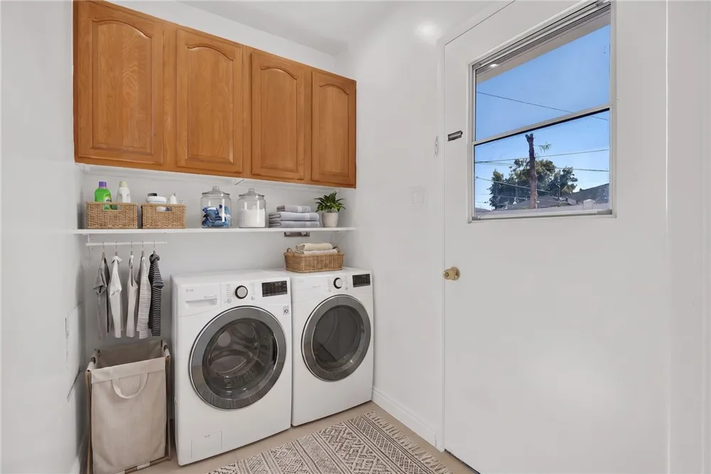 11945 209th Lakewood, CA 90715