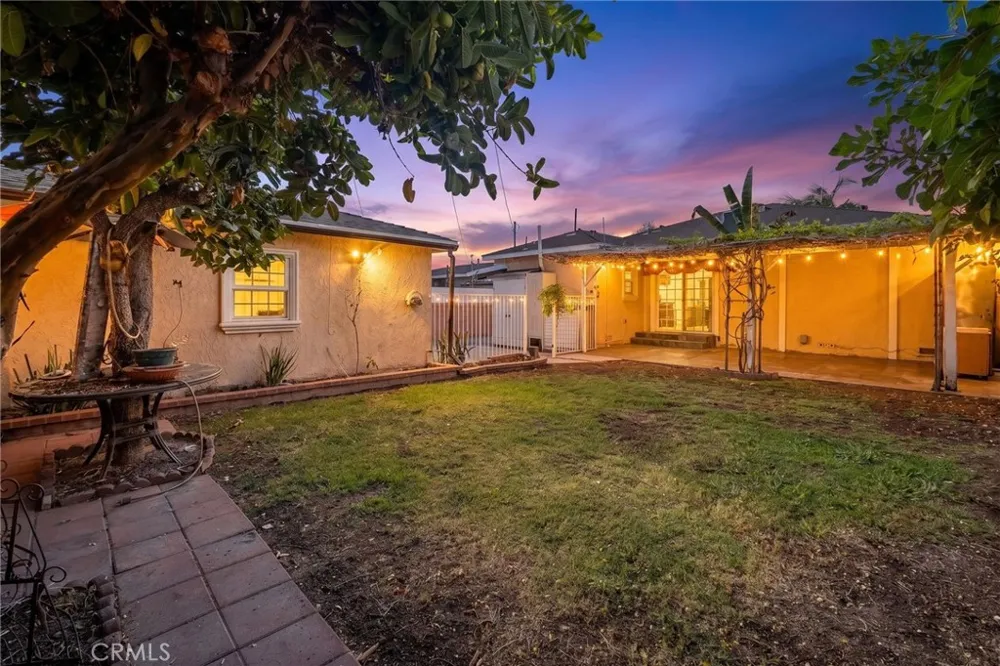 11945 209th Lakewood, CA 90715