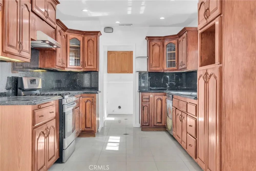 11945 209th Lakewood, CA 90715