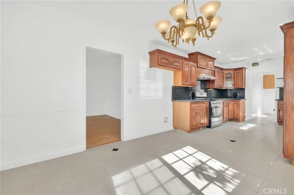 11945 209th Lakewood, CA 90715