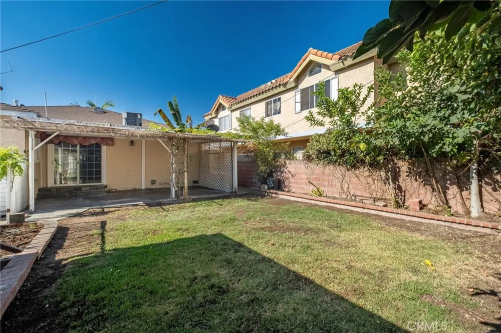11945 209th Lakewood, CA 90715