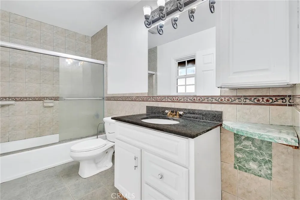 11945 209th Lakewood, CA 90715