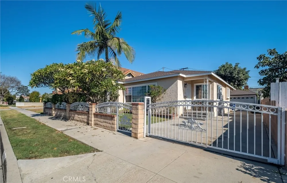 11945 209th Lakewood, CA 90715