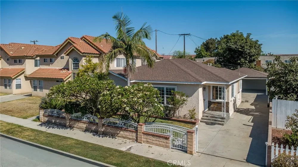 11945 209th Lakewood, CA 90715