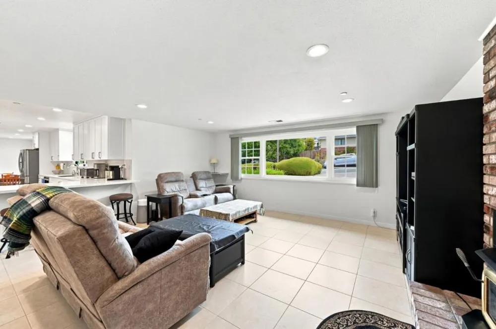 1286 Parrott Drive San Mateo, CA 94402
