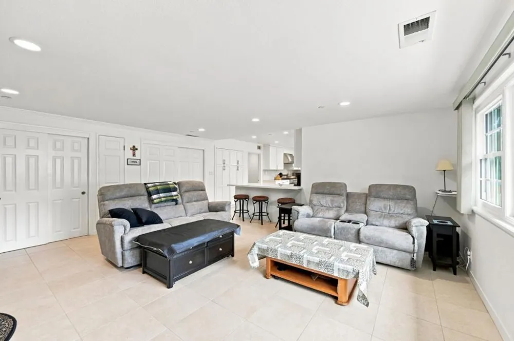1286 Parrott Drive San Mateo, CA 94402