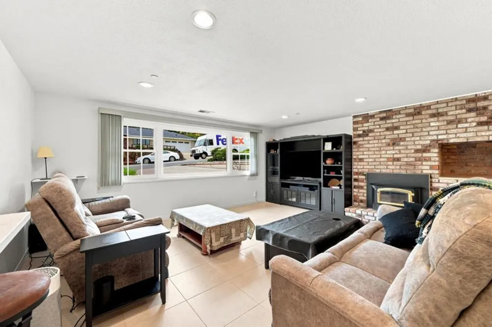 1286 Parrott Drive San Mateo, CA 94402