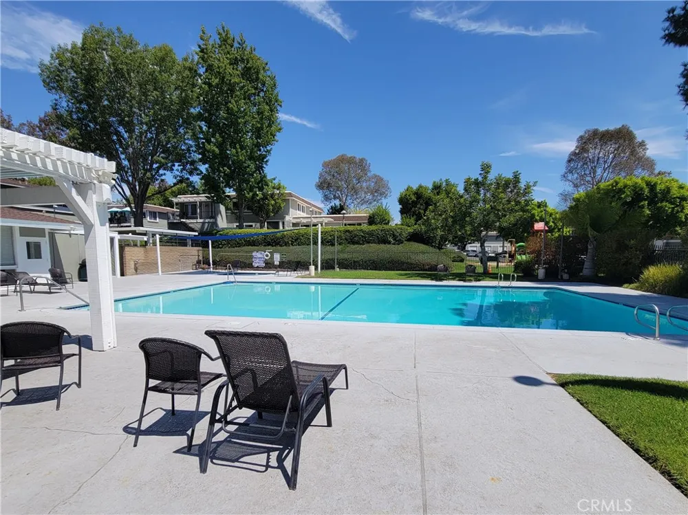 22932 Via Pimiento Mission Viejo, CA 92691
