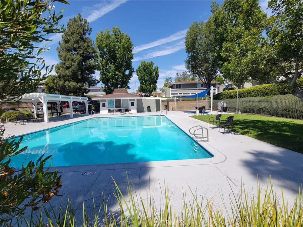22932 Via Pimiento Mission Viejo, CA 92691