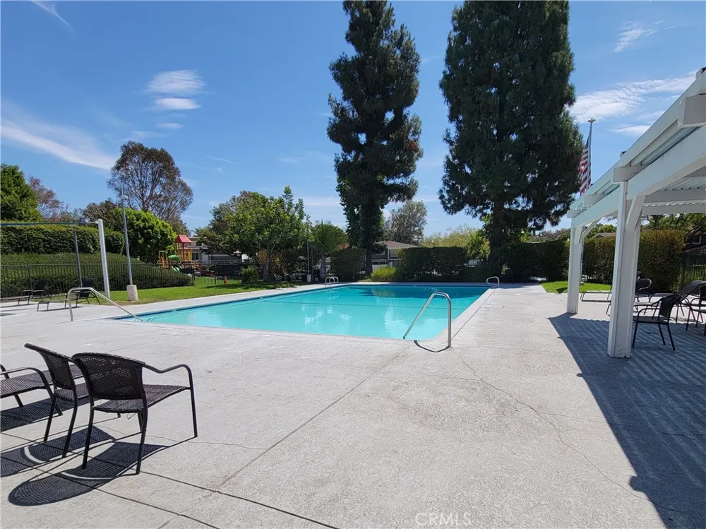 22932 Via Pimiento Mission Viejo, CA 92691