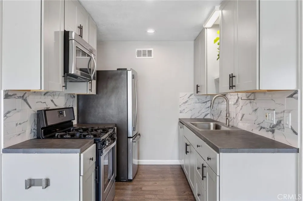 22932 Via Pimiento Mission Viejo, CA 92691