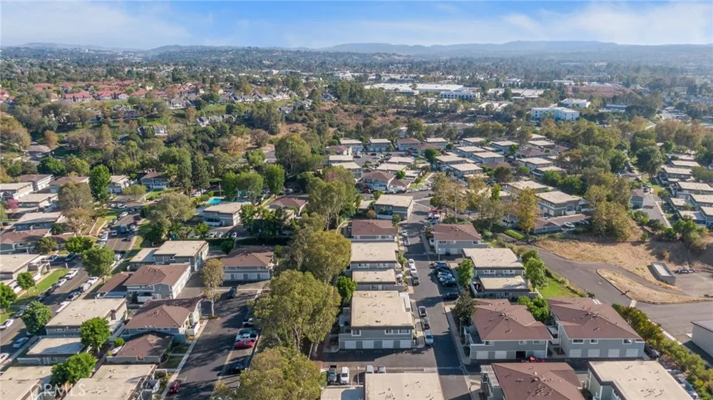 22932 Via Pimiento Mission Viejo, CA 92691