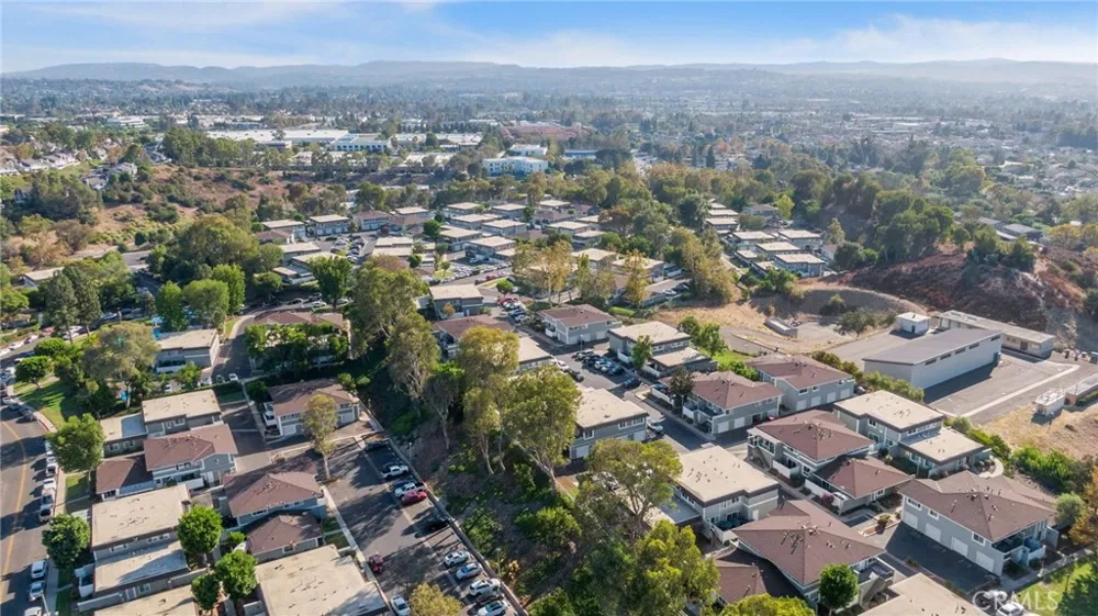 22932 Via Pimiento Mission Viejo, CA 92691
