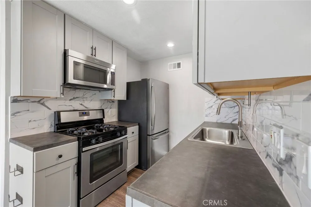 22932 Via Pimiento Mission Viejo, CA 92691