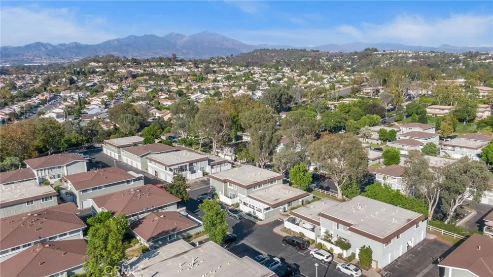 22932 Via Pimiento Mission Viejo, CA 92691