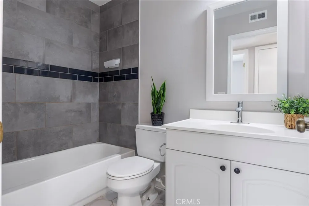 22932 Via Pimiento Mission Viejo, CA 92691